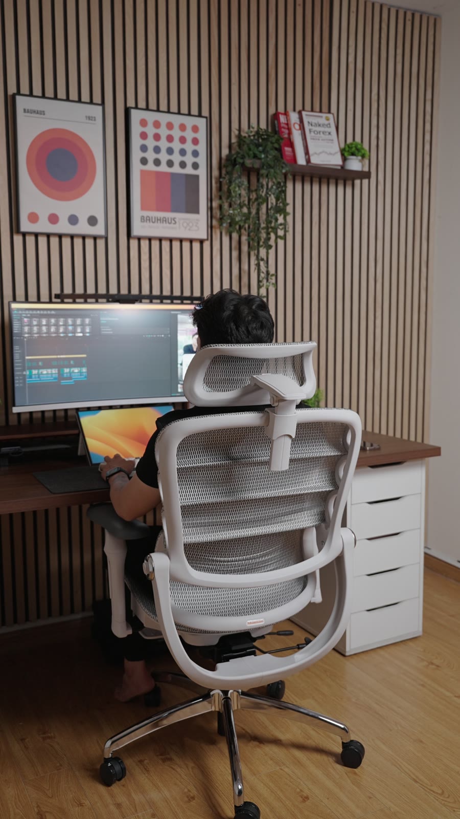 Foris nhìn từ sau trong góc setup